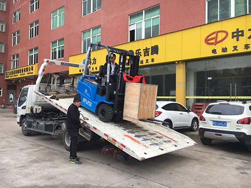 廈門電動叉車公司，銷售比亞迪電動叉車2.5噸一臺