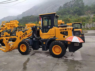 恭喜羅總喜提新車，山宇裝載機940走起，山宇重工，助您成功！